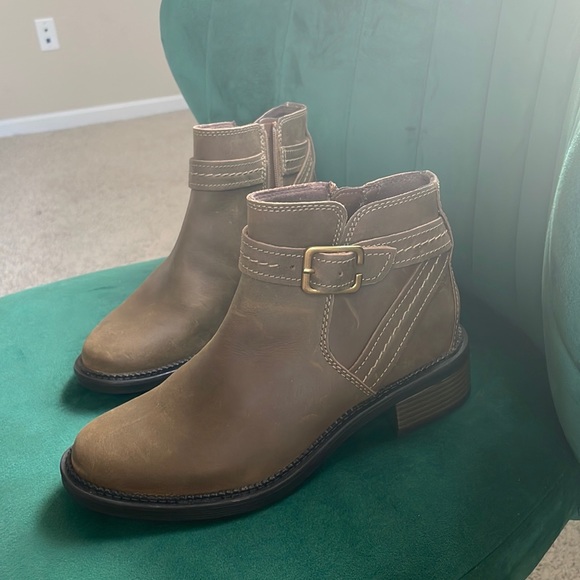 Brand new Clarks boots - Picture 1 of 7